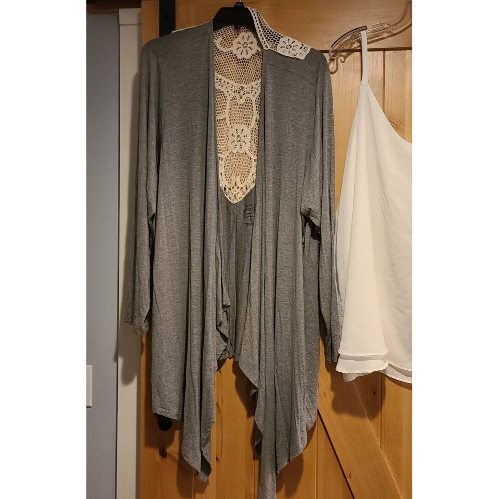 Lot of 3 Torrid Plus Size 5 5X Cheetah Sweatshirt, Cami, & Lace Back Cardigan - Picture 2 of 16